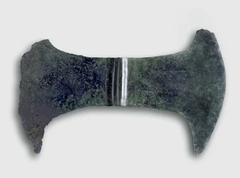 Hacha votiva doble, Creta, c.1700-1500 a.C.
